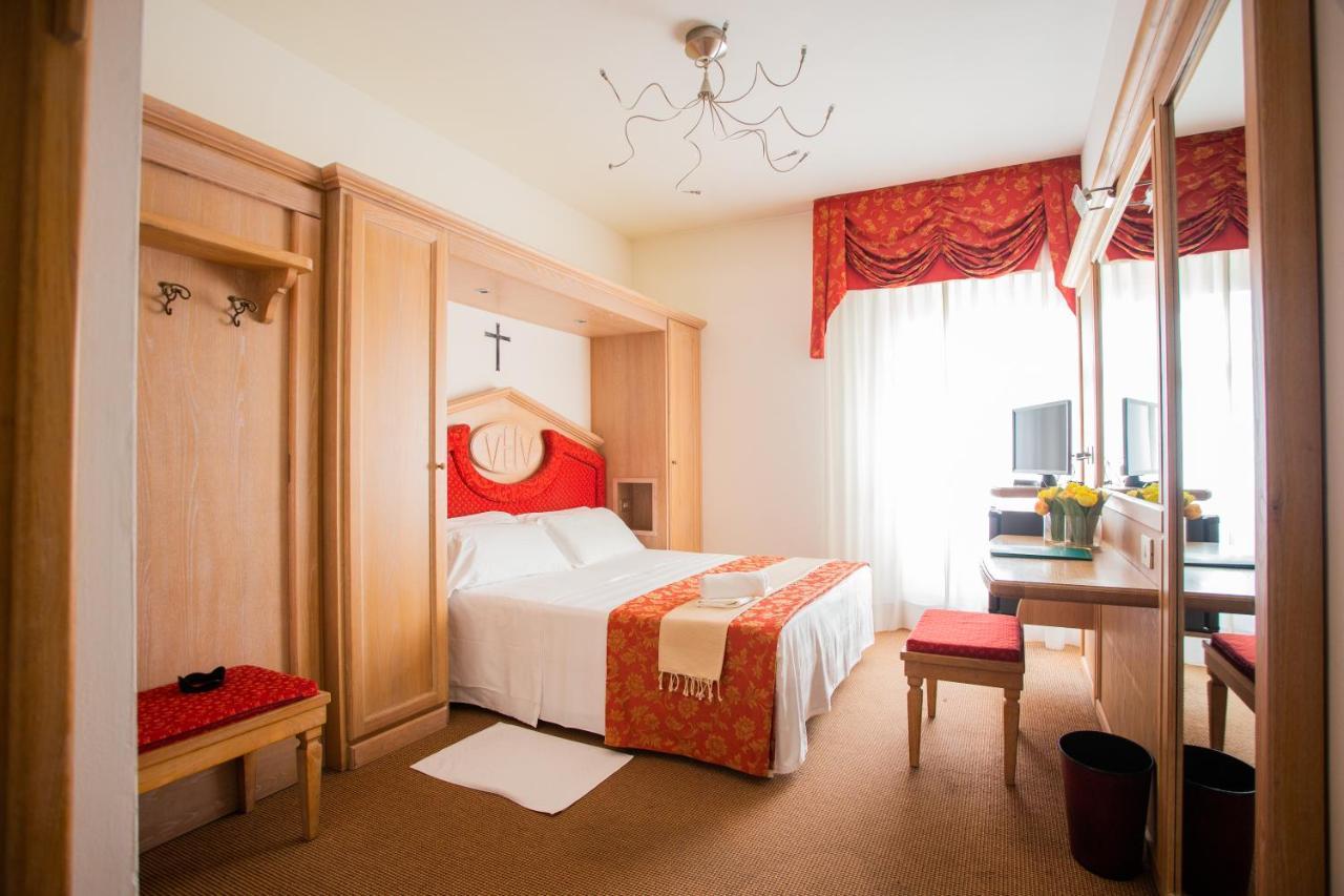 Hotel Villa Verde Ривоторто Екстериор снимка