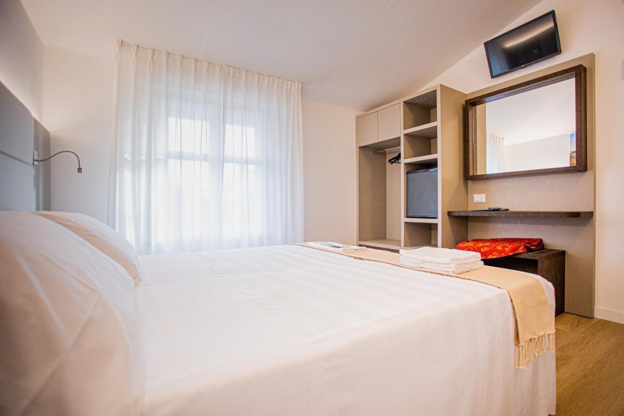 Hotel Villa Verde Ривоторто Екстериор снимка